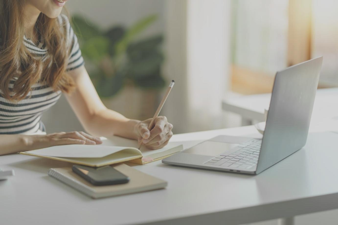 Übersicht der Lernmodule mit Fortschrittsanzeige und Themenbereichen